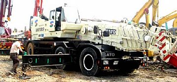 Kato Kr70hrough-Terrain Crane