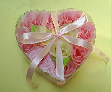 11Rose In Heart-Shape Pvc Box