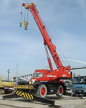 Komatsu Lw250m-2 Rough-Terrain Crane