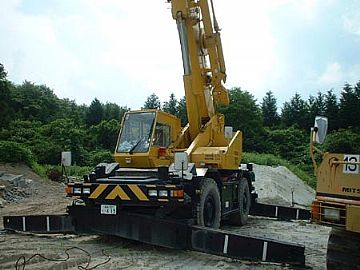 Komatsu Lw250m-2 Rough-Terrain Crane